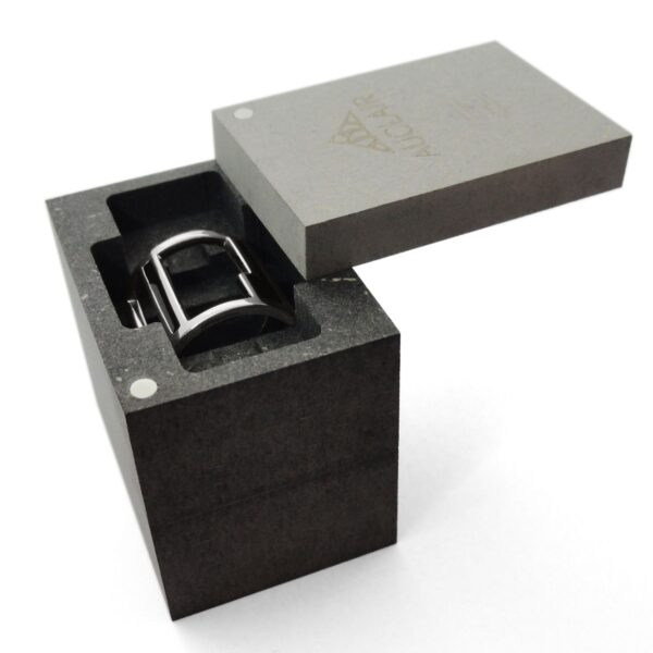 Bague Icto argent laque noire boite ouverte mise en valeur