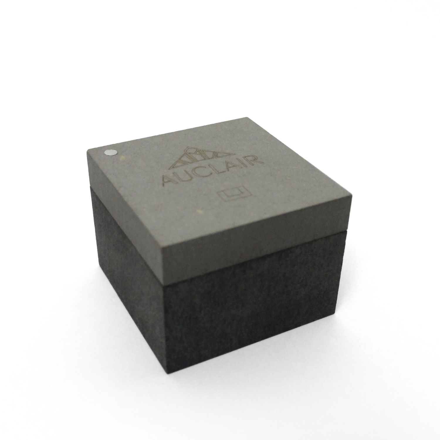 Boite à bijoux bois ligne design minimaliste écrin fermé Fouze Boite fermée bague Fouze argent design minimaliste artisanal