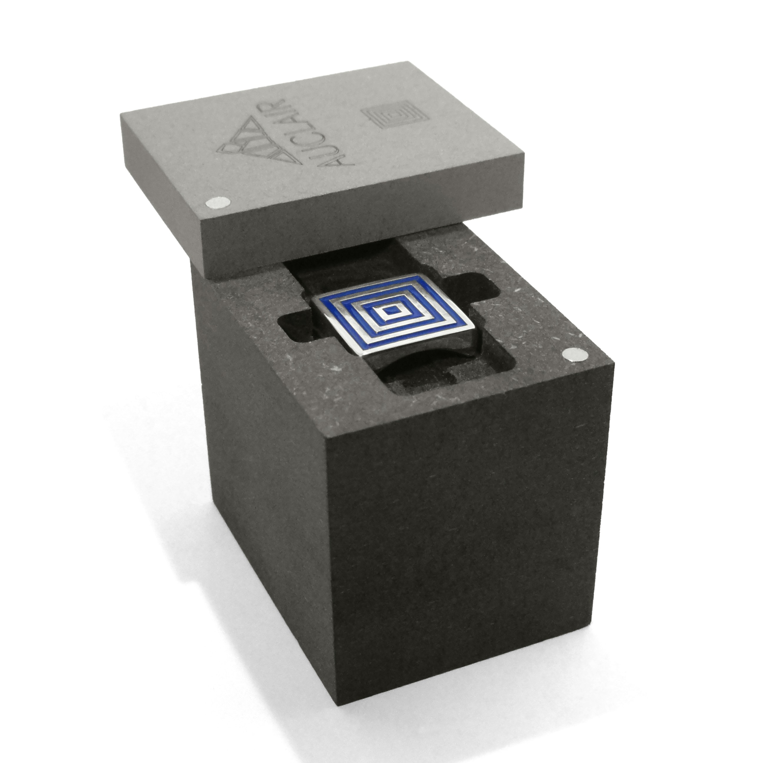 bague kabi laque bleue ecrin bois ouvert cadeau elegant Bague Kabi en argent avec laque bleue présentée dans sa boîte ouverte sur fond blanc cadeau élégant fait main